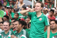 Domingo 29 de junio del 2014. Tuxtla Gutiérrez. A pesar de la derrota, sufriendo y disfrutando. (Secuencia de Manuel Velazco, gobernador de Chiapas durante la transmisión del partido entre México Y Holanda).