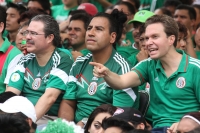 Domingo 29 de junio del 2014. Tuxtla Gutiérrez. A pesar de la derrota, sufriendo y disfrutando. (Secuencia de Manuel Velazco, gobernador de Chiapas durante la transmisión del partido entre México Y Holanda).