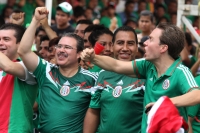 Domingo 29 de junio del 2014. Tuxtla Gutiérrez. A pesar de la derrota, sufriendo y disfrutando. (Secuencia de Manuel Velazco, gobernador de Chiapas durante la transmisión del partido entre México Y Holanda). Domingo 29 de junio del 2014. Tuxtla Gutiérrez. A pesar de la derrota, sufriendo y disfrutando. (Secuencia de Manuel Velazco, gobernador de Chiapas durante la transmisión del partido entre México Y Holanda).