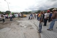 Domingo 8 de diciembre del 2013. Chiapa de Corzo. Manifestantes y trabajadores de la Calera se encuentran durante la manifestación para exigir la salida de Cales y Morteros de Chiapas del Cañón del Sumidero.