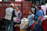 Domingo 5 de abril del 2020. Tuxtla Gutiérrez. Los Inspectores Municipales recorren el mercado viejo para supervisar el distanciamiento social como medida para evitar contagios de Coronavirus entre las canasteras y vendedores ambulantes