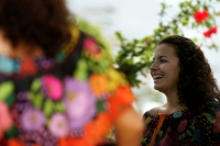 Los Joyonaqués son arreglos de flores que forman un escudo adornado con motivos indígenas Zoques. Los maestros Joyonaqueros son los miembros de las mayordomías que se encargan de presentar las ofrendas en las fiestas patronales de la depresión central del