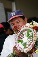 Los Joyonaqués son arreglos de flores que forman un escudo adornado con motivos indígenas Zoques. Los maestros Joyonaqueros son los miembros de las mayordomías que se encargan de presentar las ofrendas en las fiestas patronales de la depresión central del