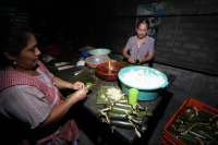 Lunes 16 de enero del 2012. La preparación de los tamales de Chiapa de Corzo.