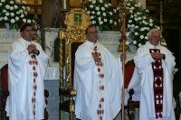 Martes 25 de enero. Durante las primeras horas de esta madrugada, el cuerpo de monseñor Samuel Ruiz García, quien fuera obispo emérito de la ciudad de San Cristóbal de las Casas llega a la Catedral de la Paz donde se celebra la homilía de Cuerpo Presente 