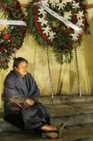 Martes 25 de enero. Durante las primeras horas de esta madrugada, el cuerpo de monseñor Samuel Ruiz García, quien fuera obispo emérito de la ciudad de San Cristóbal de las Casas llega a la Catedral de la Paz donde se celebra la homilía de Cuerpo Presente 