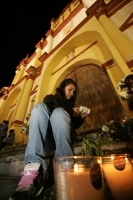 Martes 25 de enero. Durante las primeras horas de esta madrugada, el cuerpo de monseñor Samuel Ruiz García, quien fuera obispo emérito de la ciudad de San Cristóbal de las Casas llega a la Catedral de la Paz donde se celebra la homilía de Cuerpo Presente 