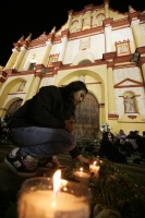 Martes 25 de enero. Durante las primeras horas de esta madrugada, el cuerpo de monseñor Samuel Ruiz García, quien fuera obispo emérito de la ciudad de San Cristóbal de las Casas llega a la Catedral de la Paz donde se celebra la homilía de Cuerpo Presente 