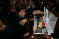 Martes 25 de enero. Durante las primeras horas de esta madrugada, el cuerpo de monseñor Samuel Ruiz García, quien fuera obispo emérito de la ciudad de San Cristóbal de las Casas llega a la Catedral de la Paz donde se celebra la homilía de Cuerpo Presente Martes 25 de enero. Durante las primeras horas de esta madrugada, el cuerpo de monseñor Samuel Ruiz García, quien fuera obispo emérito de la ciudad de San Cristóbal de las Casas llega a la Catedral de la Paz donde se celebra la homilía de Cuerpo Presente