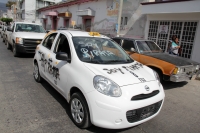 Jueves 30 de noviembre del 2017. Tuxtla Gutiérrez. La manifestación de trabajadores de TAXIS en contra del pirataje se extiende por la Avenida Central y en varios puntos de la ciudad donde son marcados con spray los automóviles que portan placas partic