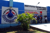 Miércoles 10 de noviembre. Elementos de la Policía Estatal acuden a las instalaciones del Tecnológico Regional donde se recibió alertó una amenaza de bomba esta mañana.
