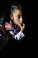 Lunes 20 de agosto del 2012. San Lorenzo Zinacantan. Las familias de artesanas dedicadas a la elaboración de los trajes tipicos de los parajes zinacantecos estan formados principalmente por grupos de mujeres quienes se encargan de mantener el uso de la ve