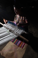 Lunes 20 de agosto del 2012. San Lorenzo Zinacantan. Las familias de artesanas dedicadas a la elaboración de los trajes tipicos de los parajes zinacantecos estan formados principalmente por grupos de mujeres quienes se encargan de mantener el uso de la ve