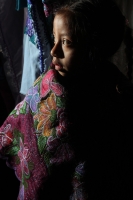 Lunes 20 de agosto del 2012. San Lorenzo Zinacantan. Las familias de artesanas dedicadas a la elaboración de los trajes tipicos de los parajes zinacantecos estan formados principalmente por grupos de mujeres quienes se encargan de mantener el uso de la ve