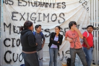Estudiantes del Tecnologico Regional continuan manifestandose y con el paro de actividades de este centro educativo sin que hasta la hora tengan respuestas de las autoridades academicas.