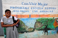 Lunes 4 de noviembre del 2013. Tuxtla Gutiérrez. Alumnos de la Telesecundaria 121 de Las Granjas se integran a clases después del acuerdo que sostuvieron padres de familia y la directiva de este plantel ubicado en la zona norte oriente de esta ciudad.
