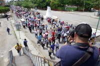 Lunes 3 de julio del 2017. Tuxtla Gutiérrez. Aspecto de la manifestación donde los maestros de Telesecundaria marchan del lado oriente de la ciudad
