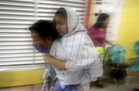 Jueves 7 de septiembre del 2017. Tuxtla Gutiérrez. Los pacientes de los hospitales de la ciudad momentos después del fuerte temblor de esta noche. En el Hospital Pediátrico son desalojados preventivamente y algunos dados de alta por su propia voluntad Jueves 7 de septiembre del 2017. Tuxtla Gutiérrez. Los pacientes de los hospitales de la ciudad momentos después del fuerte temblor de esta noche. En el Hospital Pediátrico son desalojados preventivamente y algunos dados de alta por su propia voluntad