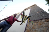 Miércoles 3 de mayo del 2017. Tuxtla Gutiérrez. Las celebraciones de la Santa Cruz en la parroquia de Terán están llenas de colorido y fervor religioso dentro de la comunidad donde esta mañana son recibidos los albañiles con las cruces adornadas de papel Miércoles 3 de mayo del 2017. Tuxtla Gutiérrez. Las celebraciones de la Santa Cruz en la parroquia de Terán están llenas de colorido y fervor religioso dentro de la comunidad donde esta mañana son recibidos los albañiles con las cruces adornadas de papel