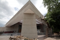 Viernes 21 de julio del 2017. Tuxtla Gutiérrez. El Teatro de la Ciudad Emilio Rabasa diseñado por el arquitecto Abraham Zabludovsky e inaugurado en el año 1982 continua en operación a pesar de que las obras de su remodelación mantienen cerrada su puerta p
