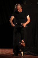 Domingo 9 de noviembre del 2014. Tuxtla Gutiérrez. Juan José Vargas Salinas, de Tamaulipas durante la presentación de Variedades Musicales durante la inauguración de Titiriteros, 2º Festival Nacional, Chiapas 2014, que inicia este fin de semana en seis mu