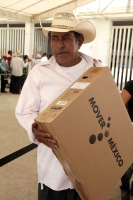 Jueves 19 de noviembre del 2015. Tuxtla Gutiérrez. La entrega de Televisores Digitales del Programa de Transición a la Televisión Digital Terrestre TLT de la SCT a hogares de escasos recursos definidos por la SEDESOL y con la colaboración del Servicio Pos