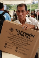 Jueves 19 de noviembre del 2015. Tuxtla Gutiérrez. La entrega de Televisores Digitales del Programa de Transición a la Televisión Digital Terrestre TLT de la SCT a hogares de escasos recursos definidos por la SEDESOL y con la colaboración del Servicio Pos