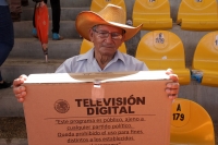 Jueves 19 de noviembre del 2015. Tuxtla Gutiérrez. La entrega de Televisores Digitales del Programa de Transición a la Televisión Digital Terrestre TLT de la SCT a hogares de escasos recursos definidos por la SEDESOL y con la colaboración del Servicio Pos