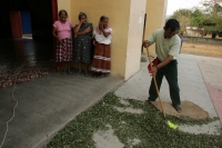 Especial/28 años de la explosión del Chichonal, El Espíritu de Nuestras Señora Humeante/La mayoría de los sobrevivientes de la explosión del volcán Chichonal ven con desconfianza a las personas que se acercan a la comunidad Nuevo Carmen Tonapak debido a l
