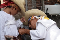 Viernes 3 de junio del 2016. Tuxtla Gutiérrez. La danza de las Espuelas. La danza de la Octava de Corpus o de las Espuelas o tonguy etzé reúne a las familias de la comunidad indÃgena Zoque de la depresión central de Chiapas quienes preservan la vestimenta Viernes 3 de junio del 2016. Tuxtla Gutiérrez. La danza de las Espuelas. La danza de la Octava de Corpus o de las Espuelas o tonguy etzé reúne a las familias de la comunidad indÃgena Zoque de la depresión central de Chiapas quienes preservan la vestimenta