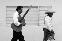 Jueves 22 de junio del 2017. Tuxtla Gutiérrez. La Danza de las Espuelas. El Tonguy Etzé o danza de la octava de Corpus es una de las pocas ocasiones donde se puede observar la vestimenta que usaban las antiguas autoridades indígenas de esta comunidad y qu