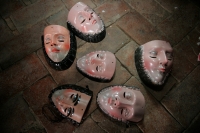Jueves 13 de enero. En el taller de mascaras de Don Antonio López Hernández se elaboran las artesanías que dan vida a las festividades de San Sebastian en Chiapa de Corzo, se realiza la talla de la madera que darán forma als figuras religiosas y las masca