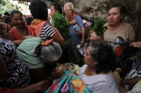 Miércoles 14 de diciembre del 2016. Chiapa de Corzo. Inicio de la Topada de la Flor. Con la adoración del Niño Florero esta tarde da inicio al recorrido de la Topada de La Flor, donde cientos de jóvenes chiapacorceños recorren a pie durante varios días la