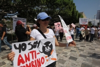 Domingo 27 de febrero. Organizaciones civiles marchan este medio día en la Av central para exigir a las autoridades el respeto por los animales y en contra de las corridas de toros realizando una representación de la violencia en la tauromaquia y la vejac