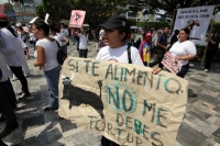 Domingo 27 de febrero. Organizaciones civiles marchan este medio día en la Av central para exigir a las autoridades el respeto por los animales y en contra de las corridas de toros realizando una representación de la violencia en la tauromaquia y la vejac