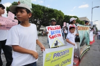 Domingo 27 de febrero. Organizaciones civiles marchan este medio día en la Av central para exigir a las autoridades el respeto por los animales y en contra de las corridas de toros realizando una representación de la violencia en la tauromaquia y la vejac