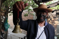 Martes 3 de mayo del 2016. Tuxtla Gutiérrez. Los indígenas zoque recorren las calles de los barrios tradicionales realizando la danza del Torito