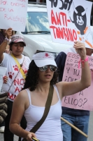 Domingo 27 de febrero. Organizaciones civiles marchan este medio día en la Av central para exigir a las autoridades el respeto por los animales y en contra de las corridas de toros realizando una representación de la violencia en la tauromaquia y la vejac
