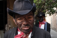 Martes 3 de mayo del 2016. Tuxtla Gutiérrez. Los indígenas zoque recorren las calles de los barrios tradicionales realizando la danza del Torito