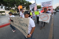 Domingo 27 de febrero. Organizaciones civiles marchan este medio día en la Av central para exigir a las autoridades el respeto por los animales y en contra de las corridas de toros realizando una representación de la violencia en la tauromaquia y la vejac