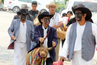 Martes 3 de mayo. La danza Zoque de la Santa Cruz o El Torito Zoque se lleva a cabo en las calles de la ciudad de Tuxtla Gutiérrez cuantes los danzantes salen entrada la mañana desde la iglesia de San Pascualito y visitan los domicilios de quienes solicit