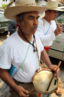 Martes 3 de mayo. La danza Zoque de la Santa Cruz o El Torito Zoque se lleva a cabo en las calles de la ciudad de Tuxtla Gutiérrez cuantes los danzantes salen entrada la mañana desde la iglesia de San Pascualito y visitan los domicilios de quienes solicit