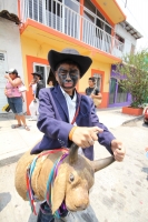 Martes 3 de mayo. La danza Zoque de la Santa Cruz o El Torito Zoque se lleva a cabo en las calles de la ciudad de Tuxtla Gutiérrez cuantes los danzantes salen entrada la mañana desde la iglesia de San Pascualito y visitan los domicilios de quienes solicit