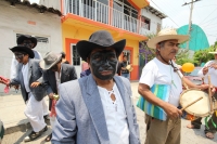 Martes 3 de mayo. La danza Zoque de la Santa Cruz o El Torito Zoque se lleva a cabo en las calles de la ciudad de Tuxtla Gutiérrez cuantes los danzantes salen entrada la mañana desde la iglesia de San Pascualito y visitan los domicilios de quienes solicit