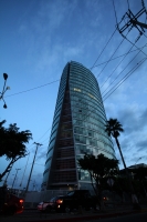 Miércoles 30 de octubre del 2013. Tuxtla Gutiérrez. El edificio de la Torre Azteca-Chiapas permanece prácticamente vacÃo salvo un piso que es delatado por la iluminación de su interior. Miércoles 30 de octubre del 2013. Tuxtla Gutiérrez. El edificio de la Torre Azteca-Chiapas permanece prácticamente vacÃo salvo un piso que es delatado por la iluminación de su interior.