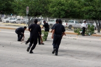 Miércoles 11 de julio del 2012. Tuxtla Gutiérrez, Chiapas. Indígenas de San Juan Chamula protestan en las instalaciones de la Torre Chiapas dejando incomunicados y atrapados en el interior a los trabajadores de las dependencias que se ubican en este edifi