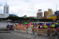 Jueves 26 de agosto. Familias y trabajadores de la tortilla, se manifiestan este medio dÃa en la plaza central de Tuxtla para exigir ante el edificio del gobierno estatal, que intervenga en actividades de sus lideres a los que denuncian de corrupción y de Jueves 26 de agosto. Familias y trabajadores de la tortilla, se manifiestan este medio dÃa en la plaza central de Tuxtla para exigir ante el edificio del gobierno estatal, que intervenga en actividades de sus lideres a los que denuncian de corrupción y de