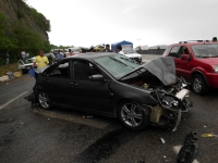 Viernes 1 de julio. Un tráiler sin frenos ocasionó un fuerte accidente de tráfico en la entrada de la ciudad de Tuxtla Gutiérrez, afectando a más de 15 vehículos en las cercanías de la entrada poniente de la ciudad.