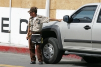 Tuxtla Gutiérrez, 3 de enero. Los momentos que pasan los agentes de transito para no multar a alguien en la Avenida Central. priemr momento, espera pacientemente para luego retirarse por unos minutos