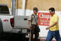 Tuxtla Gutiérrez, 3 de enero. Los momentos que pasan los agentes de transito para no multar a alguien en la Avenida Central. Segunda vuelta a ver si ha llegado el conductor